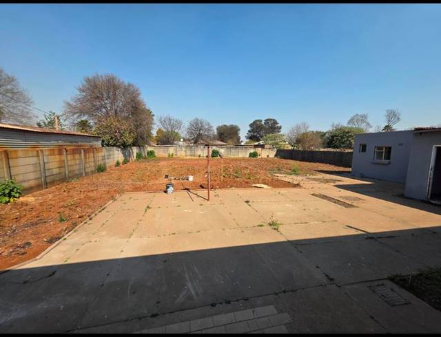 4 BEDROOM HOUSE FOR SALE IN CLAYVILLE EAST